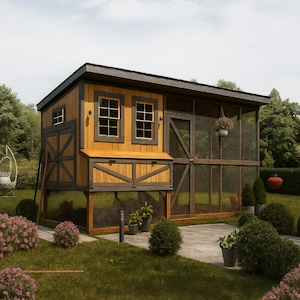 Könnte beinhalten: Ein großer Hühnerstall aus Holz mit dunkelgrauem Dach und Verkleidung. Der Stall hat zwei Fenster, eine Tür und einen Maschendrahtauslauf. Er steht auf einer Steinterrasse, umgeben von Grün und blühenden Büschen.