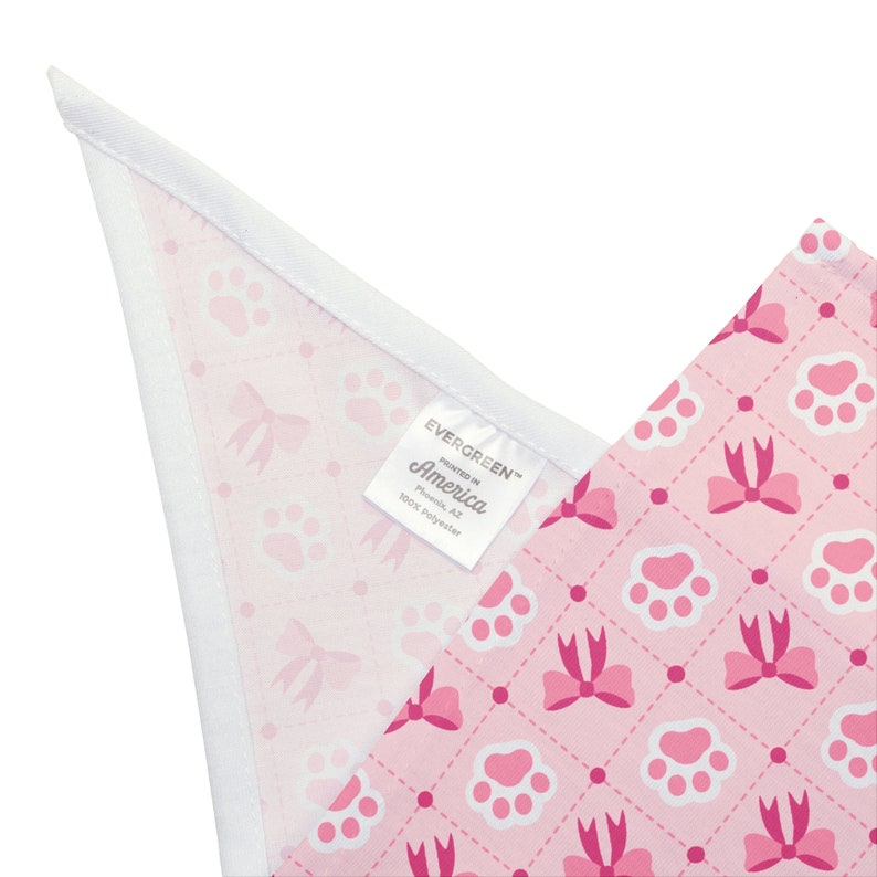 Bandana dla psa Coquette, bandana z nadrukiem na wiązanie dla psów, różowa bandana dla psa, bandana z kokardkami i odciskiem łapy zdjęcie 7