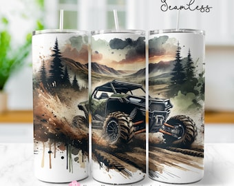 Puede incluir: Vaso blanco con un diseño de acuarela de un vehículo todoterreno verde conduciendo por el barro, con un telón de fondo de montañas y pinos. El vaso tiene una pajita y la palabra "Seamless" está escrita en la parte superior.