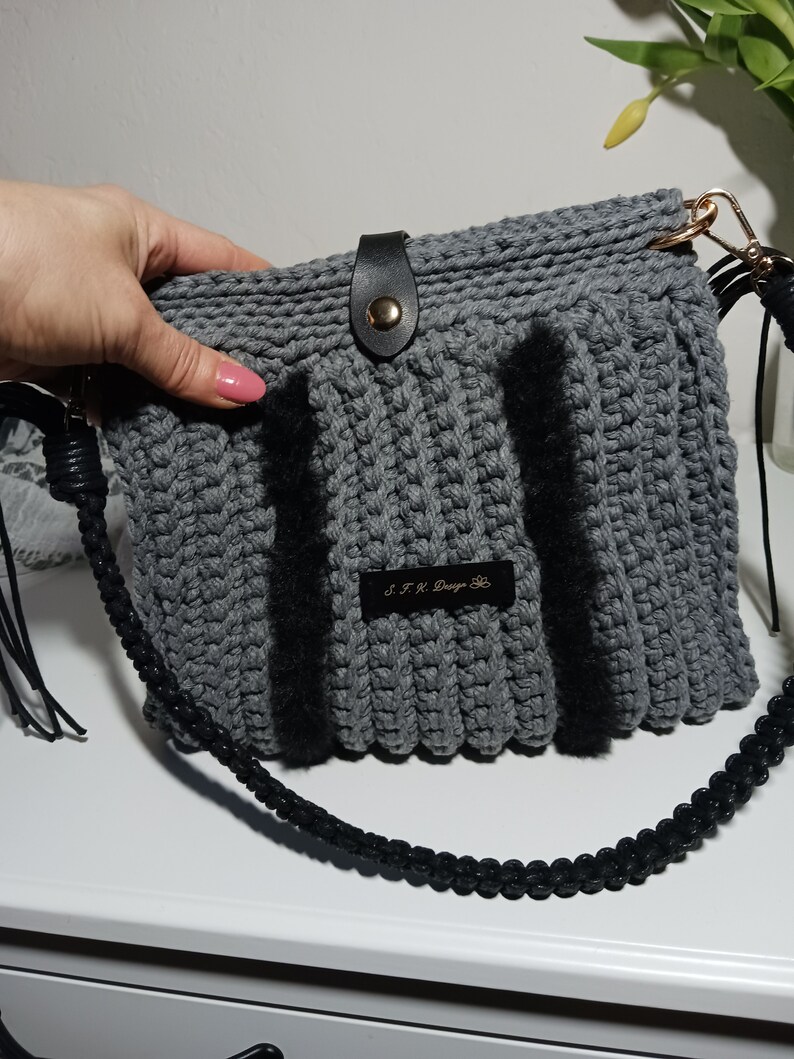 Grey crochet handbag with vintage-inspired handle, Stylish crochet purse, Elegant bag with vintage charm, Handmade urban style purse image 7