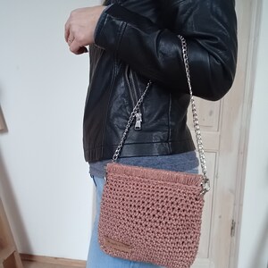 Braune gehäkelte Clutch, Zierliche Handtasche, Glänzende braune Handtasche, Elegante handgefertigte Clutch, funkelnde Geldbörse, Nachdenkliche Geschenkidee, GF's Bliss Bild 6