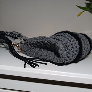 Grey crochet handbag with vintage-inspired handle, Stylish crochet purse, Elegant bag with vintage charm, Handmade urban style purse image 6