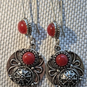 Bijoux berbères à Marrakech : boucles d'oreilles et style authentique