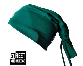Berretto con cravatta verde, stile hip-hop anni '90