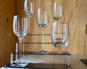 Juego de 5 copas de vino de cristal Louise Kennedy Tipperary - Base cuadrada, tallo alargado - Cristal fino irlandés - Cristalería de diseño arquitectónico modernista