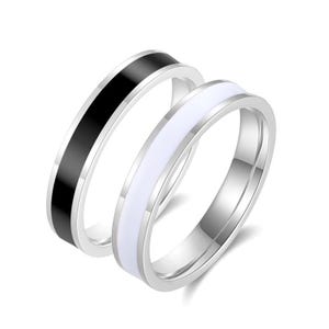 Anillos de pareja de oro de 10 quilates con esmalte blanco y negro, unidad de los opuestos de la antigua Grecia