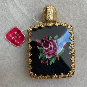 オーストリア　ウィーン　プチポワン　刺繍　伝統工芸品 新品 オーストリア ウィーン 最高級 プチポワン 刺繍 Maria