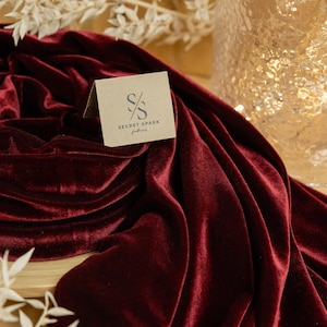 Tessuto in velluto elasticizzato color vino tagliato su misura – Morbido velluto a 4 vie con colore intenso e finitura liscia per abiti, costumi medievali e decorazioni / Ricco