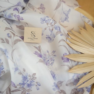 Campo di lavanda viola - Organza da sposa opaca e morbida tagliata su misura, Organza stampata con motivi floreali per abiti da sposa e decorazioni / Magic