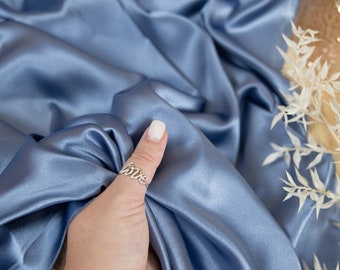 NUOVO tessuto di raso morbido e setoso blu acciaio di alta qualità, elasticizzato in 1 direzione, raso per cuscini, lenzuola, abbigliamento da donna, come abito da sera / iconico