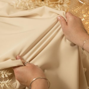 Vanille Crepe Stretch Stoff zum Modellieren von Kleidern und Maßanzügen, Matte Heavyweight Crepe Schüttgut, Body Contouring Crepe | Anmut