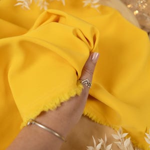 Gelber Sonnen-Krepp Stretch-Stoff für Kleider, Home Decor und Vorhänge, schweres Köper-Material zum Schneidern, Kissen und DIY-Projekte | Anmut