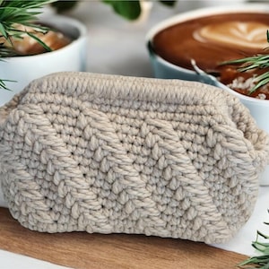 Wool handbag,Handmade purse,Unique gift idea,Stylish accessory,Artisan crafted,Modern design,Gift for her,Cozy wool bag,Sustainable fashion
