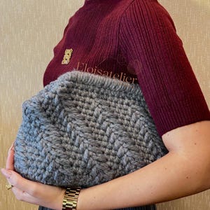 Wool handbag,Handmade purse,Unique gift idea,Stylish accessory,Artisan crafted,Modern design,Gift for her,Cozy wool bag,Sustainable fashion