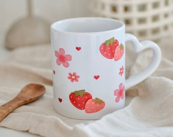Süße Tasse mit Erdbeeren und Blumen perfekt als Geschenk für Freundin Kaffeetasse Süße Geschenkidee für sie Geburtstagsgeschenk Kaffeebecher