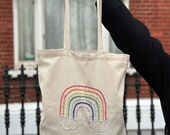 tote bag, totebag, tote bag bordada, tote bag aesthetic, bolsa de tela de arcoiris, bolsa de algodon bordada, bolsa para compras, ecobag.