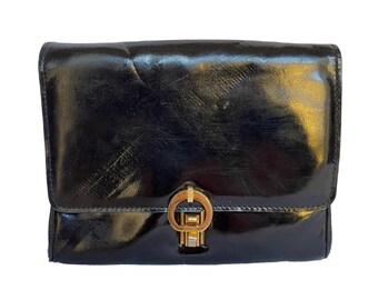 Bolso de mano vintage de Celine elaborado con charol negro.