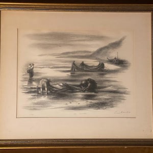 Può includere: Un disegno in bianco e nero di persone che pescano in barca su uno specchio d'acqua calmo. Il disegno è incorniciato in una cornice dorata.