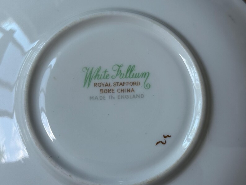 Royal Stafford Trillium Teacup & Saucer - Thumbnail 4