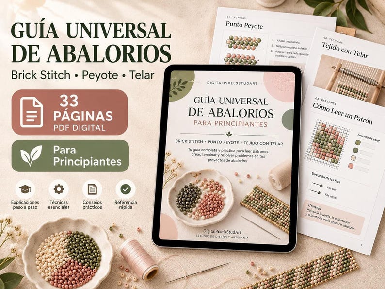 Una tableta digital muestra una guía universal de abalorios rodeada de cuencos con mostacillas y hojas impresas.
