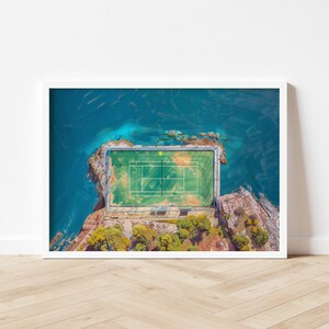 Hamptons Tennisplatz Küstenwandkunst, Moderne Küstenlandschaft Druck, Sommer Sport Dekor, California Ocean Home Geschenk CA590