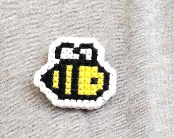 Cute Bumblebee Cross Stitch Pin, Kawaii Pixel Art Bee Brooch, Handmade Cottagecore Backpack Badge, Aesthetic Insect Lapel Pin Gift