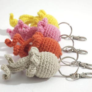 Gehaakte sleutelhanger octopus, tasbedel amigurumi, kawaii sleutelhanger zeedier, schattig rugzakaccessoire, cadeau oceaanliefhebber, gunst kinderfeestje
