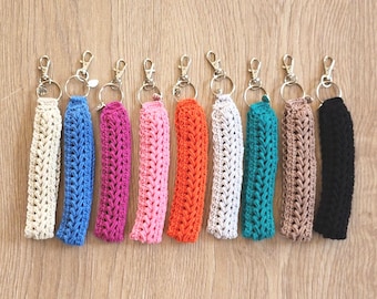 Handmade Boho Crochet Wristlet Keychain, 100% Cotton Key Fob, Hand Wrist Strap, Car Key Holder, Practical Minimalist Gift for Women
