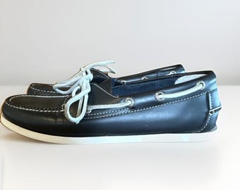LL Bean Signature Boat Shoes - Women’s 8.5 - Navy With White Soles Leather