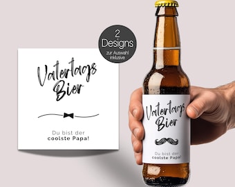 Könnte beinhalten: Zwei druckbare Designs für Vatertags-Bier-Etiketten. Ein Design zeigt eine Fliege und den Text "Vatertags Bier" und "Du bist der coolste Papa!" Das andere Design zeigt einen Schnurrbart und denselben Text.
