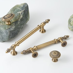 Brushed Antique Brass Cabinet Pull, Oval & Round Drawer Knob, Solid Brass Hardware Handle Bild 5