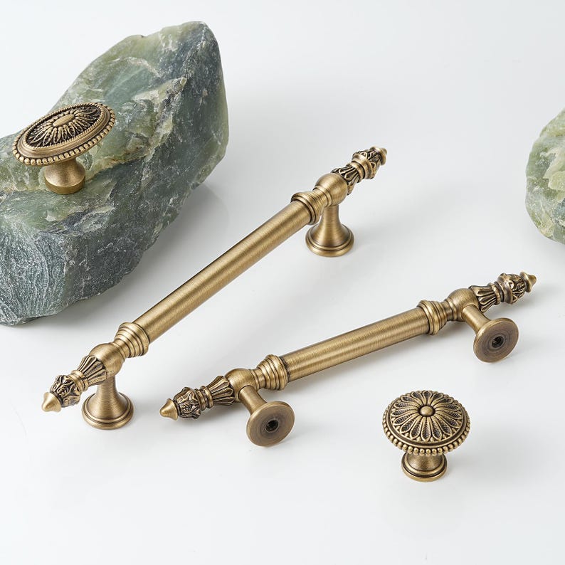 Brushed Antique Brass Cabinet Pull, Oval & Round Drawer Knob, Solid Brass Hardware Handle Bild 5
