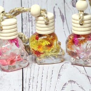 Hanging Car Diffuser: Flower Air Freshener with Rhinestone and Dried Flowers image 5