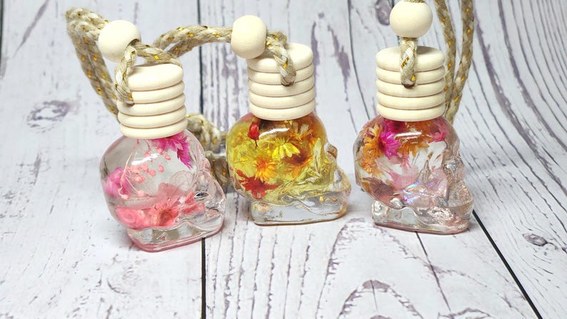 Hanging Car Diffuser: Flower Air Freshener with Rhinestone and Dried Flowers image 5