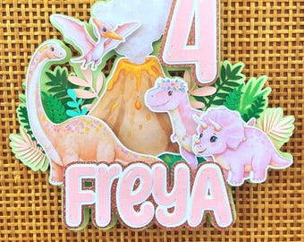 Topo de Bolo Dinossauro Rosa – Decoração para Festa de Aniversário de Menina