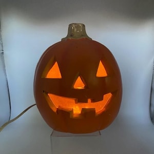 ヴィンテージのカボチャの顔のジャック・オー・ランタンのブロー成形とライト付きハロウィンデコレーション