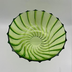Vintage Federal Glass Green &quot;Rhythm&quot; 9.5&quot;D Serving Bowl Swirl Ridged