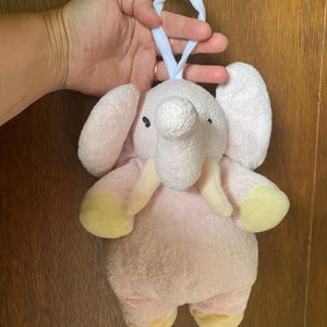 Peluche rosa elefante di Carter, giocattolo musicale da culla, Yoko Ono Lennon Prestige 2001