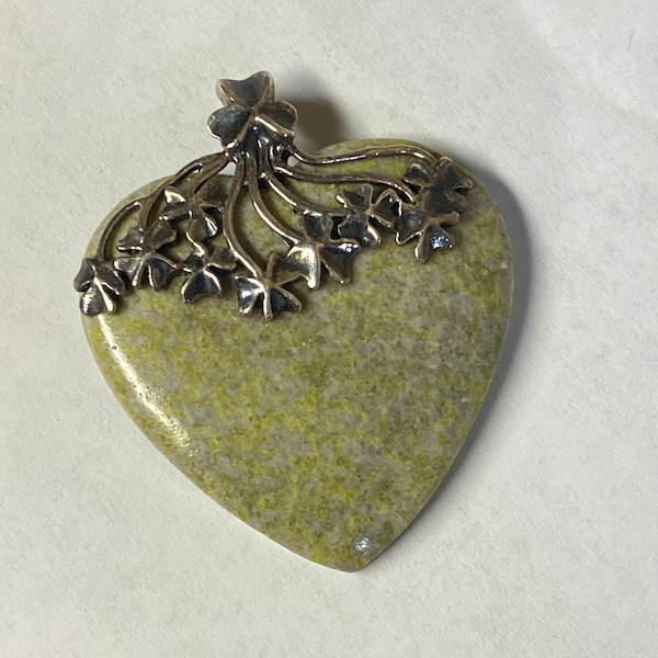 Beautiful Vtg Ireland sterling Silver 925 Green connemara marble Heart Pendant