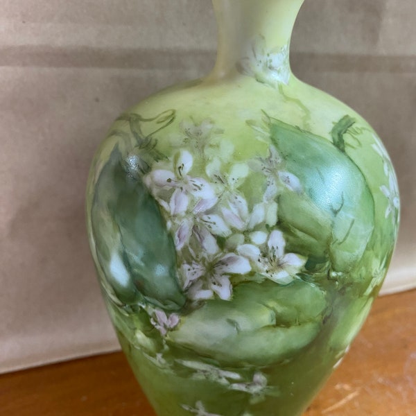 VTG Unmarked Limoges Hand Painted Porcelain Green Vase White Flowers Gold Rim