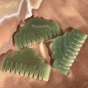 Green Aventurine Comb, Head Massager, Hair Oil Application Tool, Scalp Circulation Hand Carved Natural Hair Spa Crystal Tool