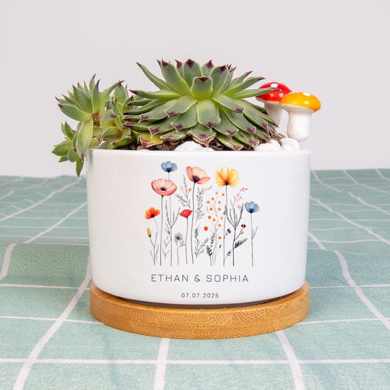 Custom Wedding Gifts, Couple's Name Plant Pot, Floral Anniversary Gifts, Flower Pot for Couple, Engagement Gifts, Gifts for Mom/Wife/Woman