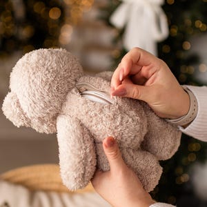 Mjuk plyschleksak med vitt brus – Björn | Avtagbar ljudmodul | Babyshowerpresent bild 9