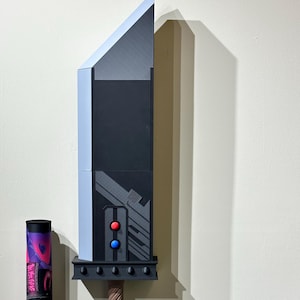 FF7 ジャイアントバスターソード コマンダー デッキボックス、クラウド ストライフ ファイナルファンタジー 7、MTG デッキボックス、デッキ 4 枚、プレイマット、ダイスを収納