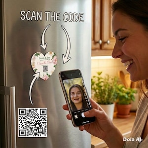 パーソナライズされたハート型セーブ・ザ・デートマグネット – ビデオQRコード付き結婚式招待状（木製）