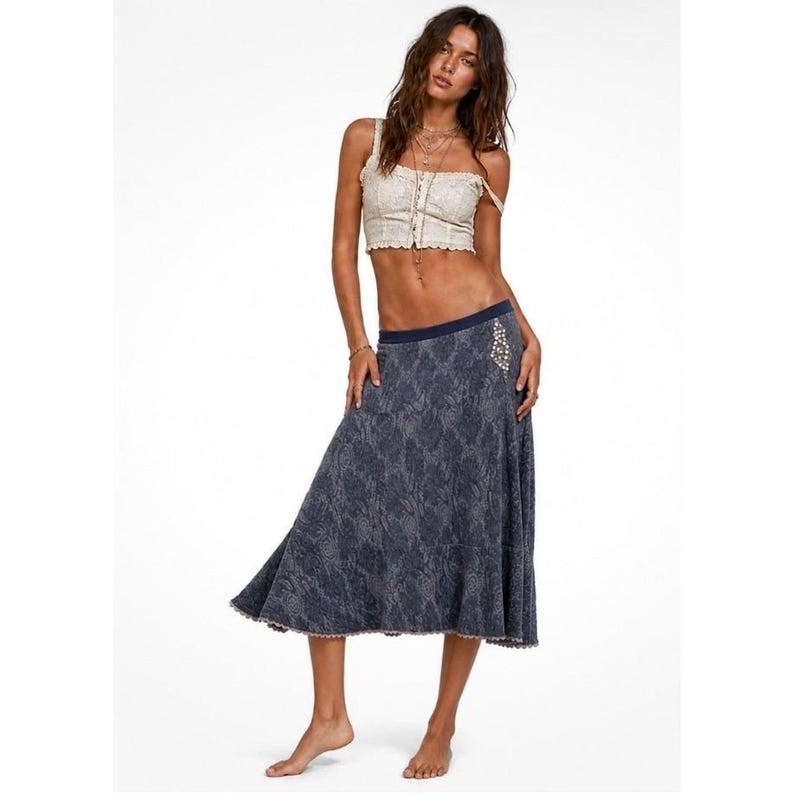 Free People Blå Paisley Spets Midikjol Skimrande Flerskiktad Boho Medium bild 1
