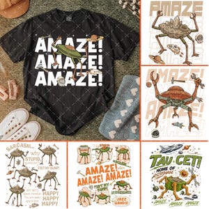 Könnte beinhalten: Schwarzes T-Shirt mit dem Wort "AMAZE!" dreifach gestapelt, mit einem Cartoon-Alien mit Werkzeugen. Zusätzliche Bilder zeigen ähnliche Alien-Designs mit Text wie "TAU CETI" und "FIST MY BUMP!".