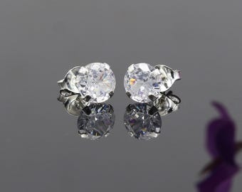 Orecchini a lobo in argento sterling con zirconi cubici, solitario CZ fatto a mano
