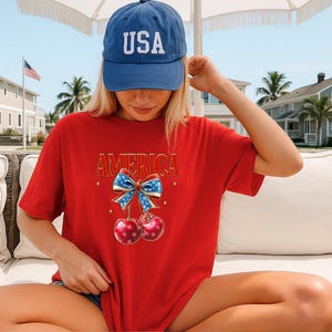 Camiseta Coquette America con cerezas: camiseta del 4 de julio, camiseta patriótica con lazo de cereza, camiseta femenina moderna del 4 de julio, camiseta del Día de la Independencia