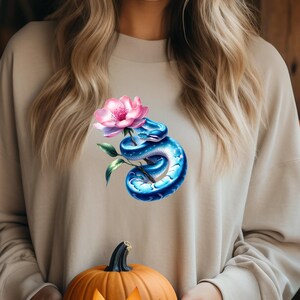 BLOEMEN SLANG SHIRT - exotisch slangenshirt, shirt slang en bloem, shirt met lange mouw, shirt met slangenprint, comfortabel kleurenshirt, slangenshirt cadeau